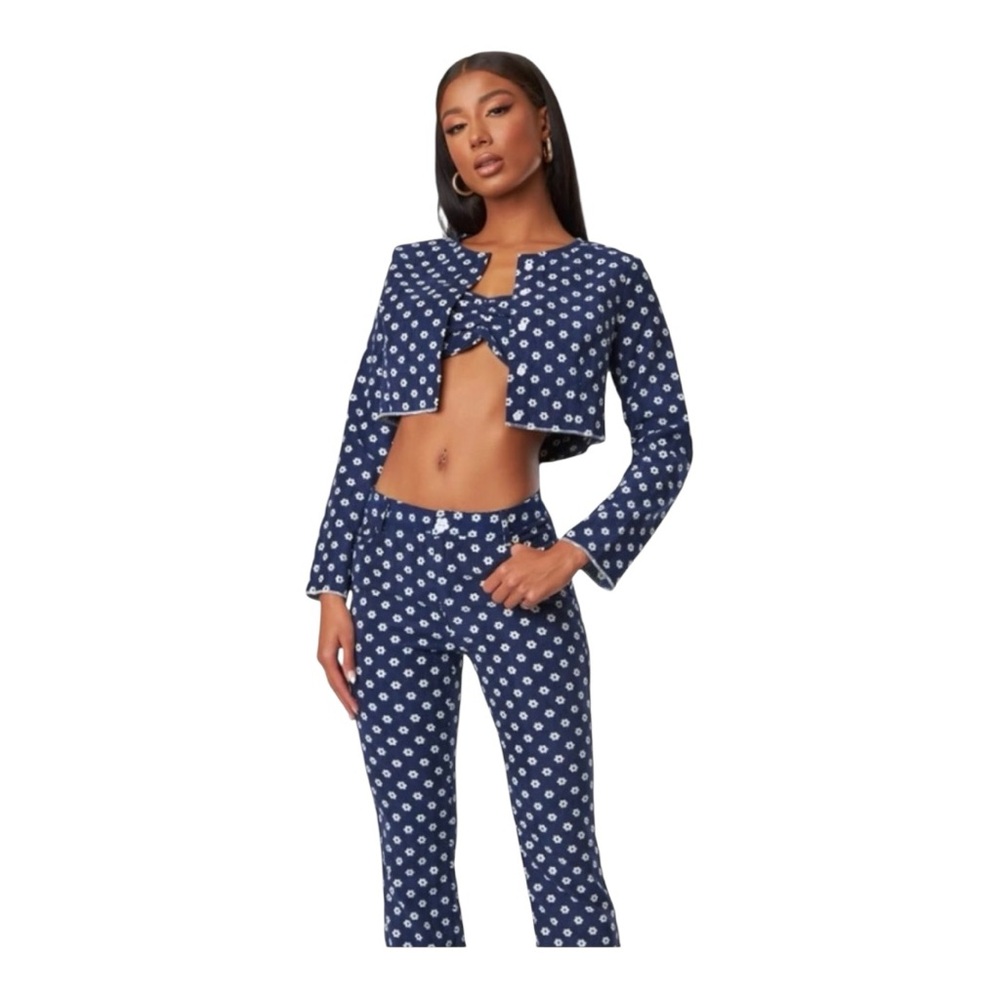 NWT The Kript Navy & White Blue Floral Women's Croped long sleeve button up cami
